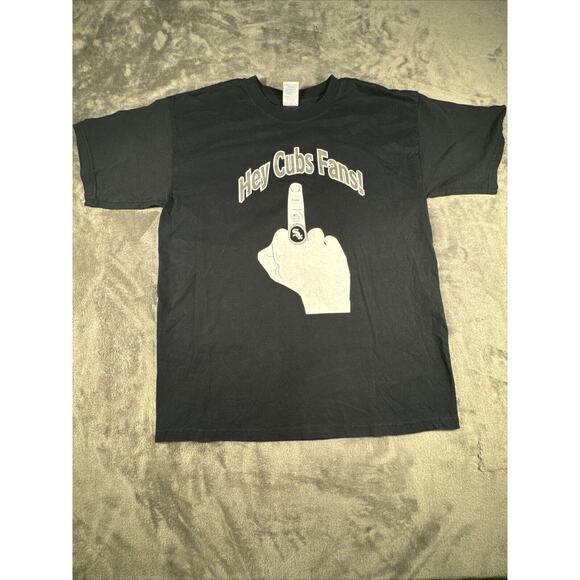 Mens Chicago White Sox Hey Cub Fans Shirt Size L Gildan Modern Tag Ring Finger - Picture 1 of 15